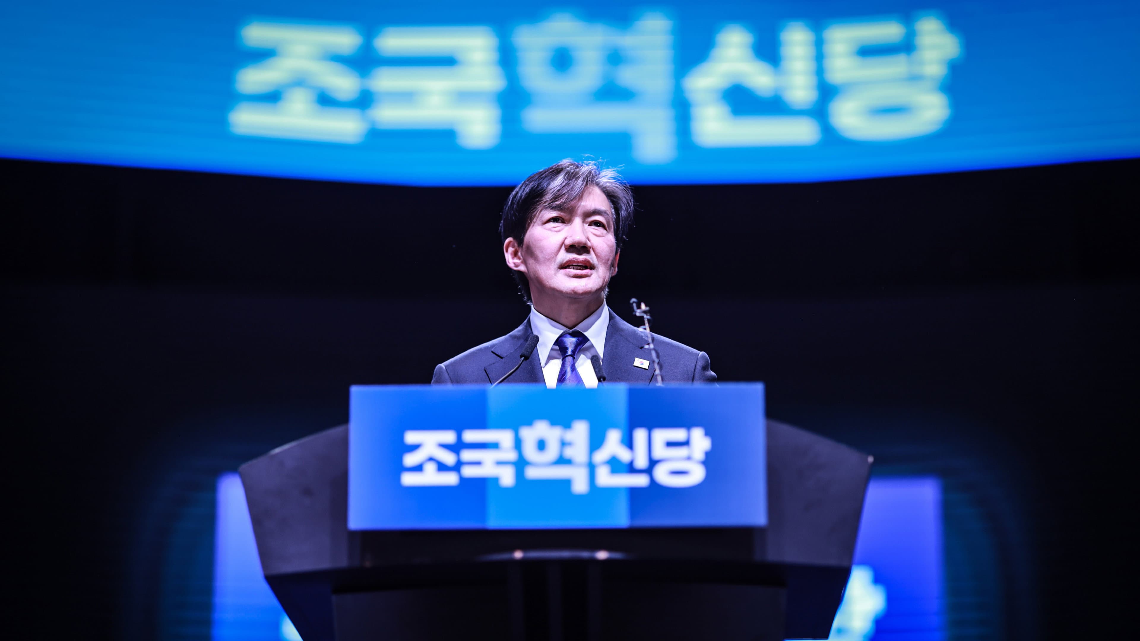 Another His, Spring backdrop